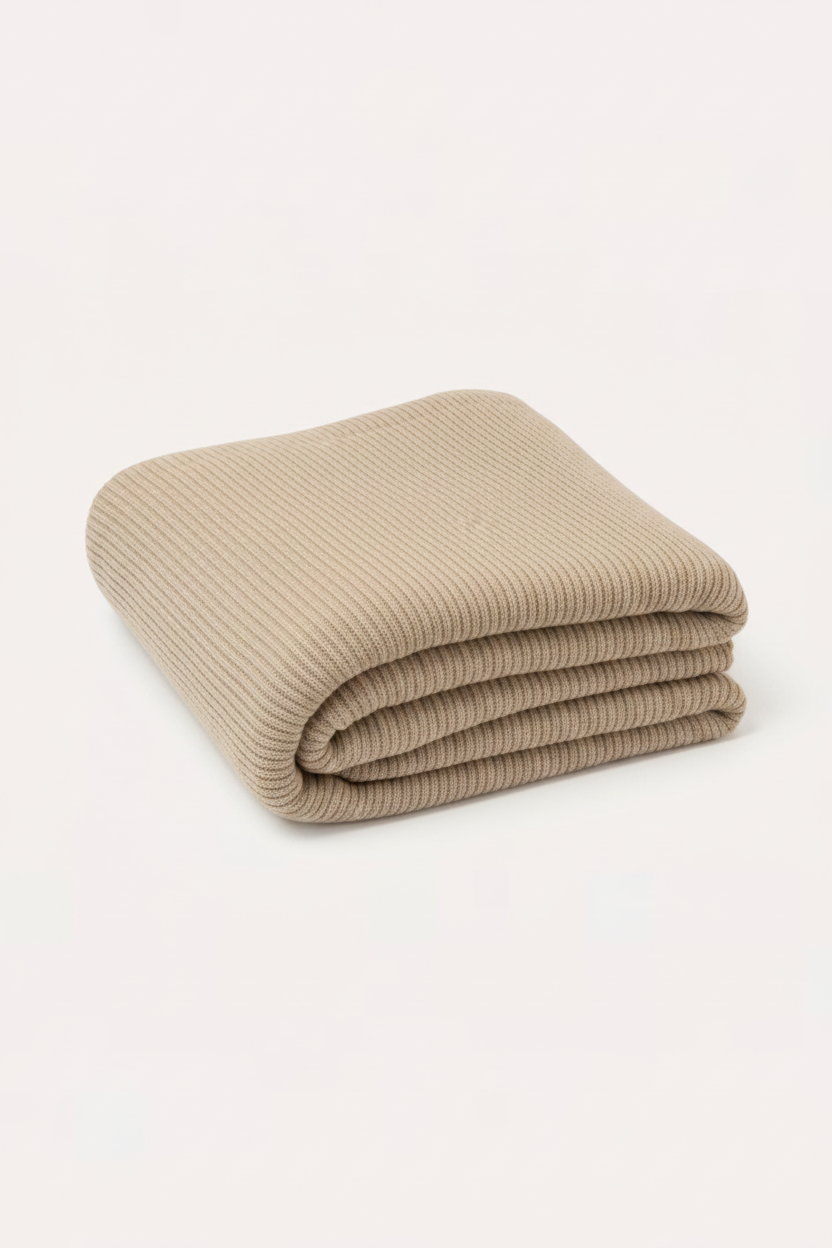 Manta Decorativa de Tricô Siena | Peseira Elegante para Sofá e Cama 150 × 100 cm – OKA®
