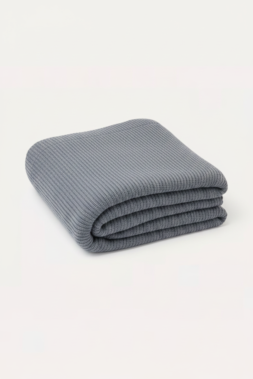 Manta Decorativa de Tricô Siena | Peseira Elegante para Sofá e Cama 150 × 100 cm – OKA®